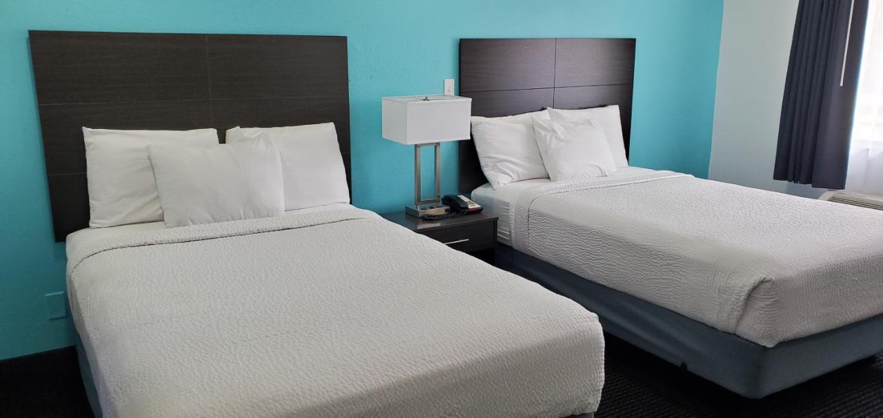 Travelodge By Wyndham Livonia Canton Novi Detroit Area Exterior photo
