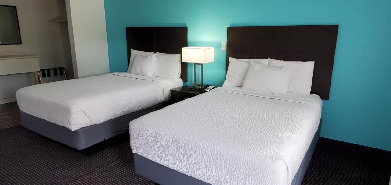 Travelodge By Wyndham Livonia Canton Novi Detroit Area Exterior photo