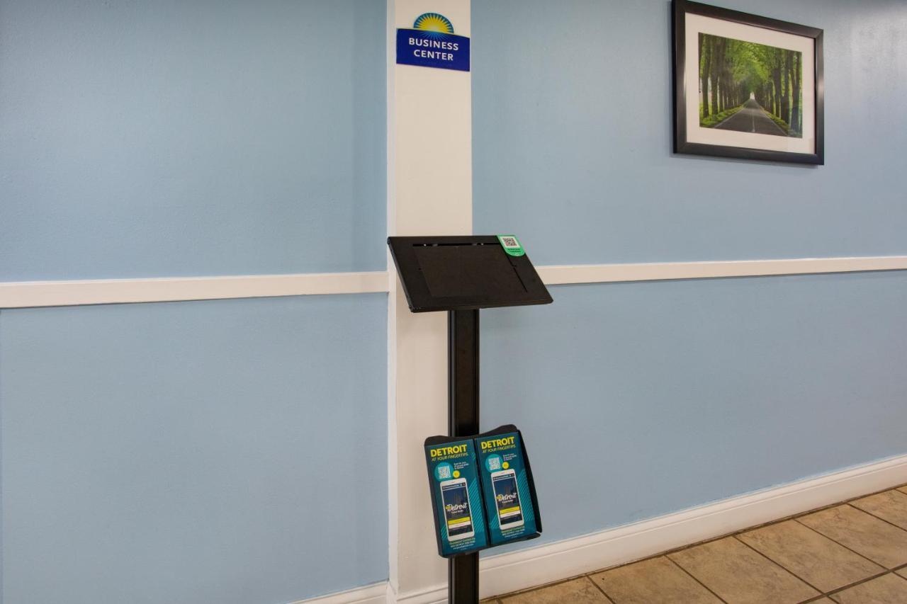 Travelodge By Wyndham Livonia Canton Novi Detroit Area Exterior photo